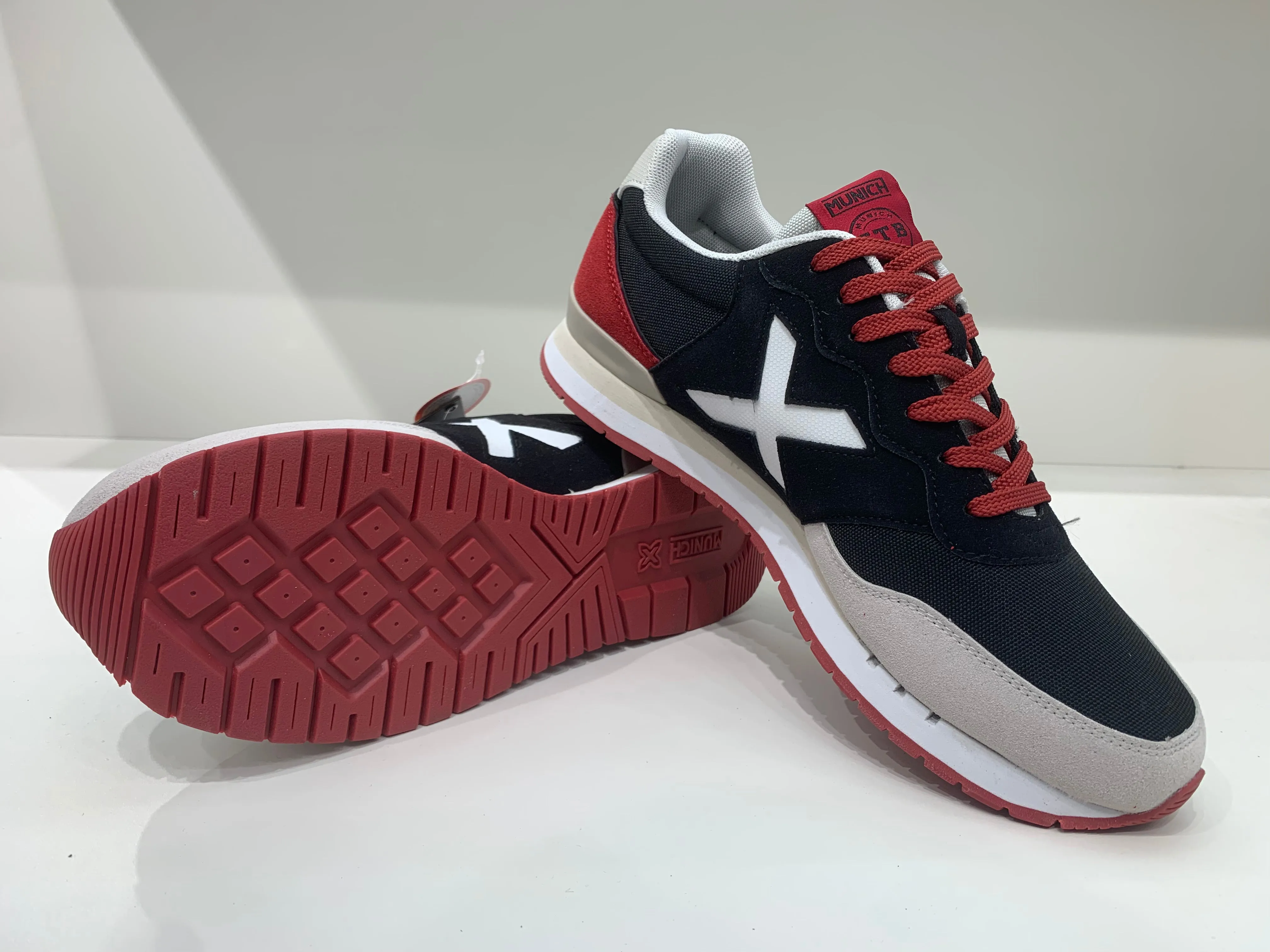 DASH 195 BLACK