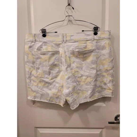 Democracy Camoflauge Print Cargo Shorts in Lemon Gray