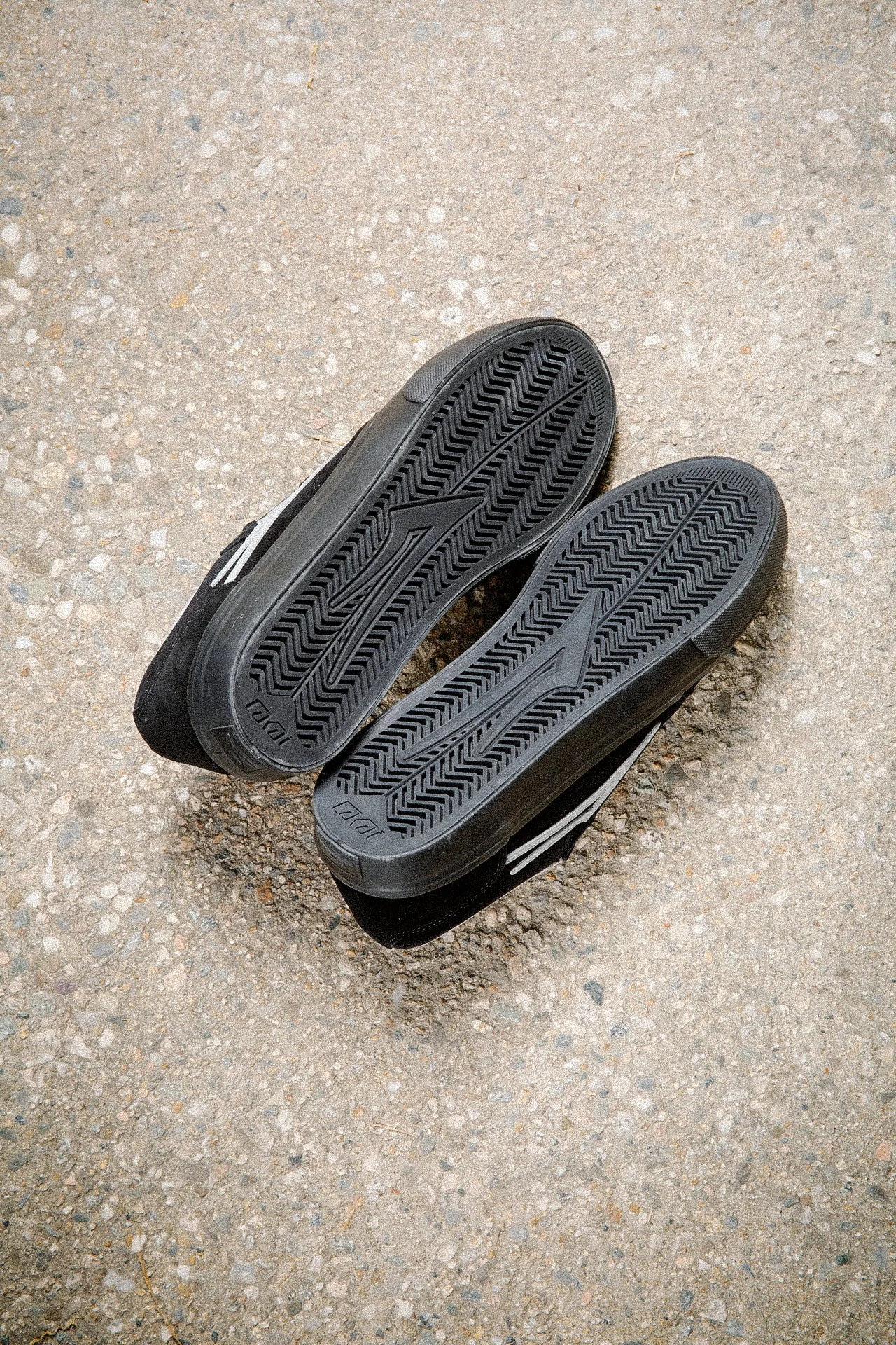 Griffin - Black/Black Suede