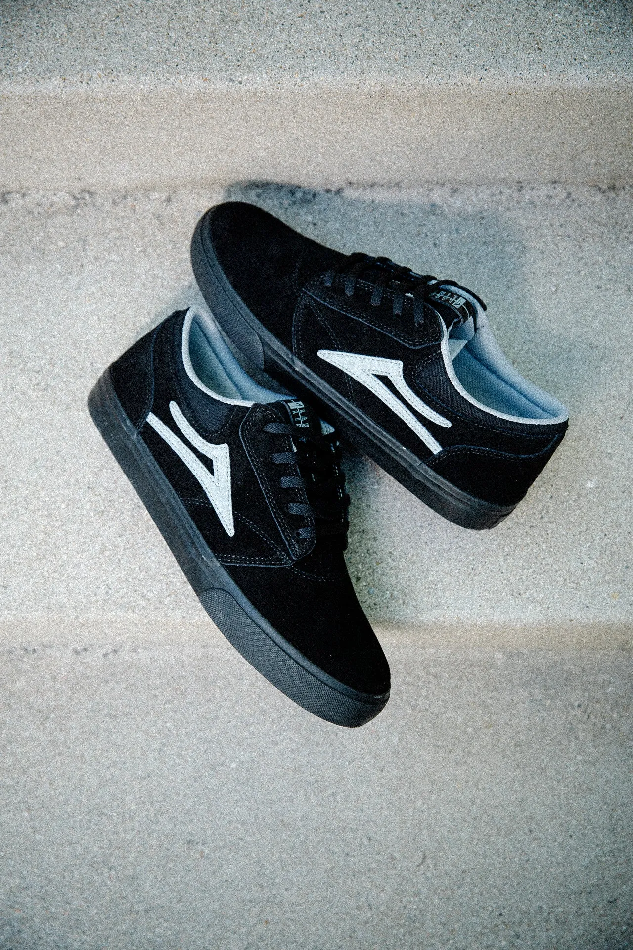 Griffin - Black/Black Suede