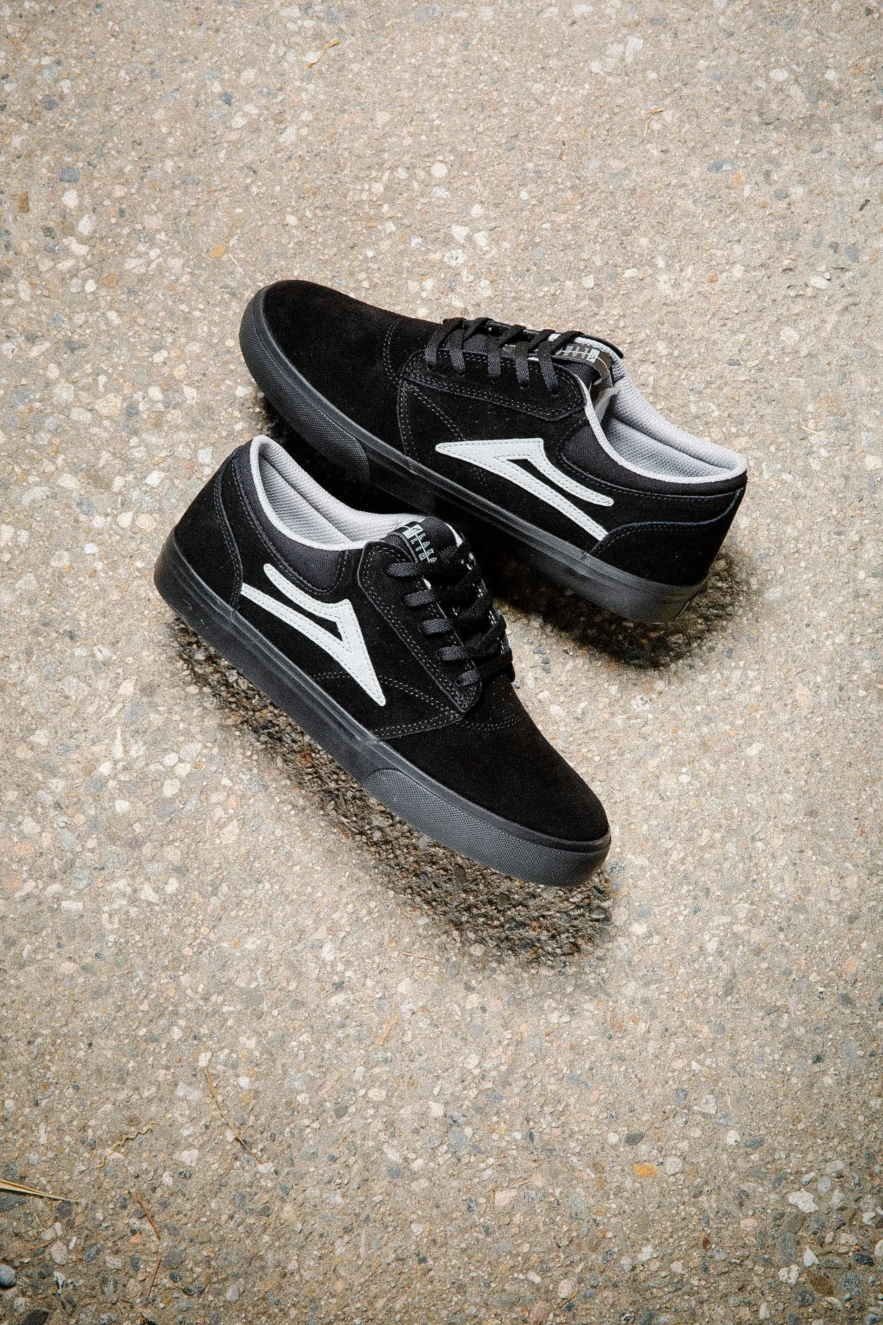 Griffin - Black/Black Suede