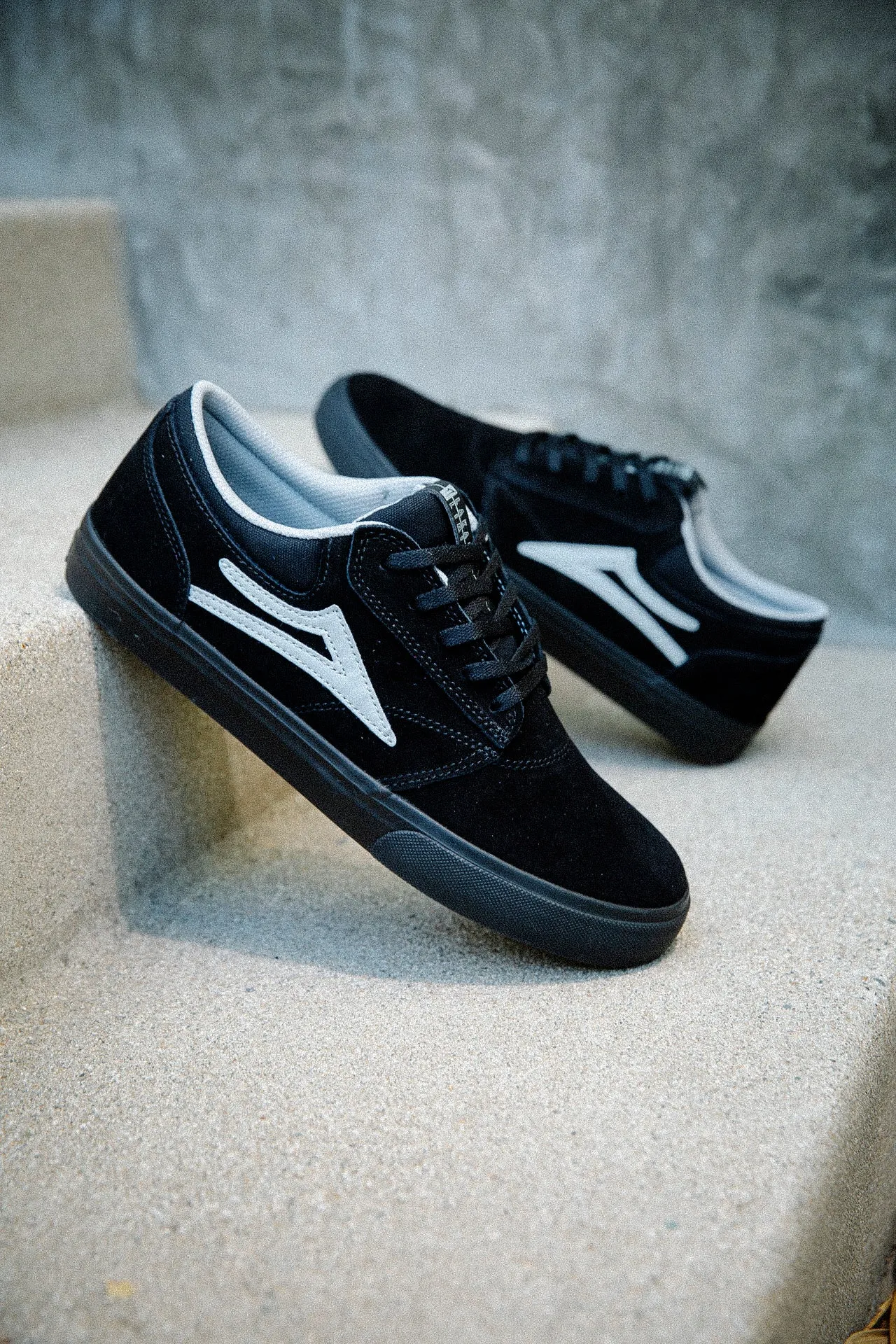 Griffin - Black/Black Suede