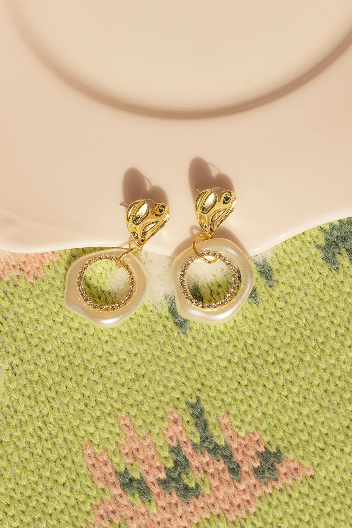 Hammered Heart Pearlescent Loop Dangle Earrings