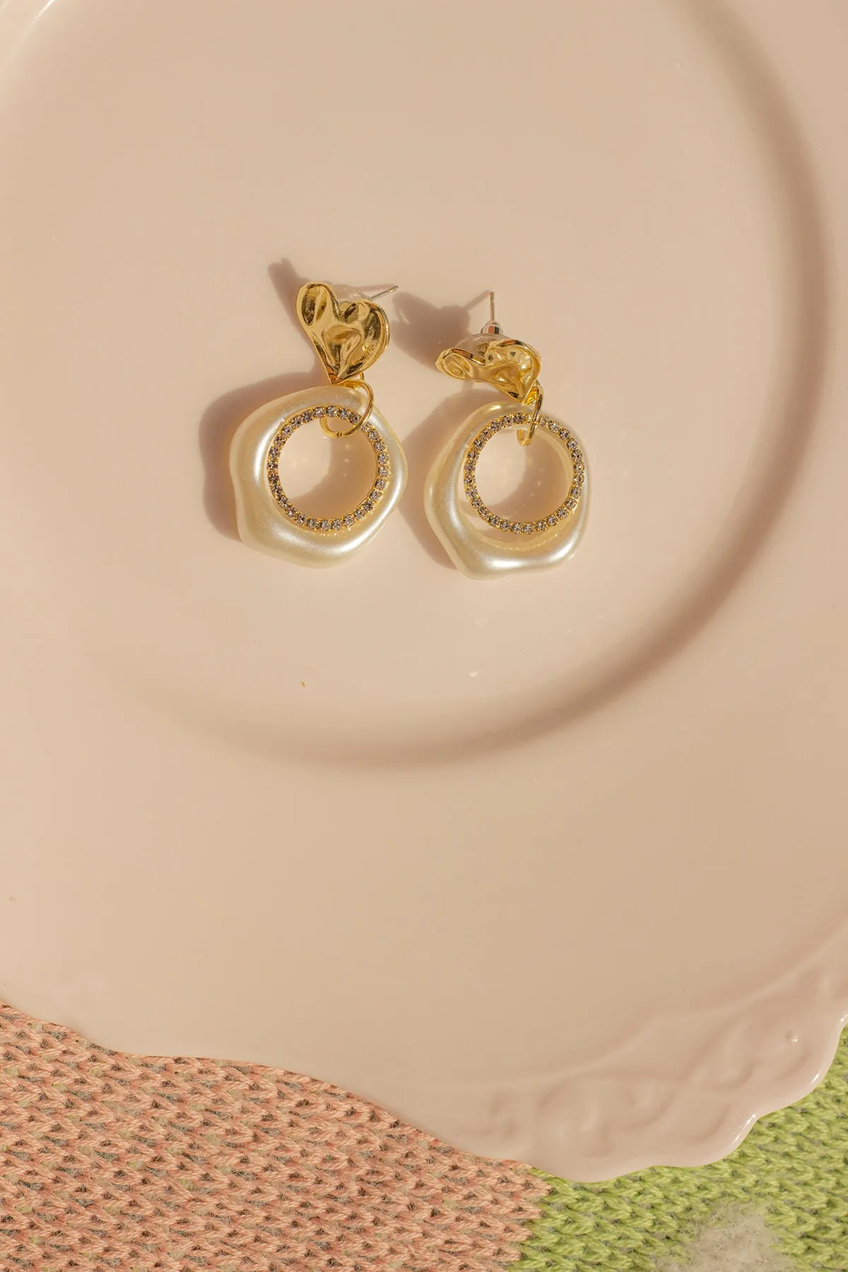 Hammered Heart Pearlescent Loop Dangle Earrings
