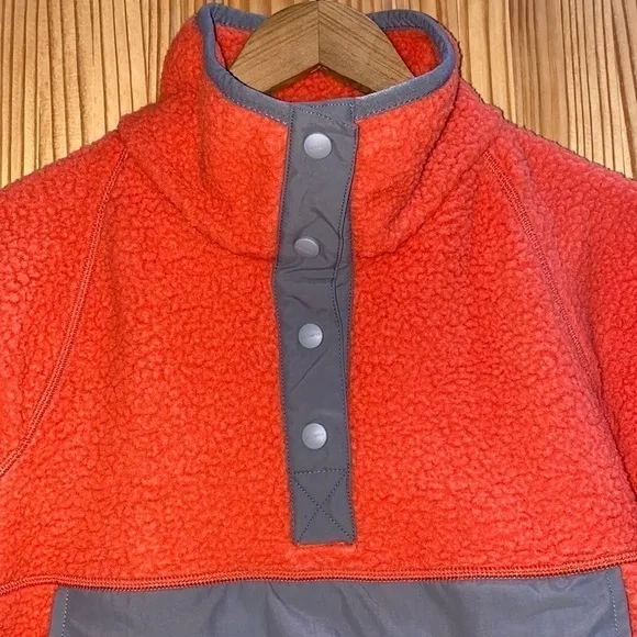 Nwt Carhartt Women's Relaxed Fit Front Pocket Fleece Pullover Size Medium