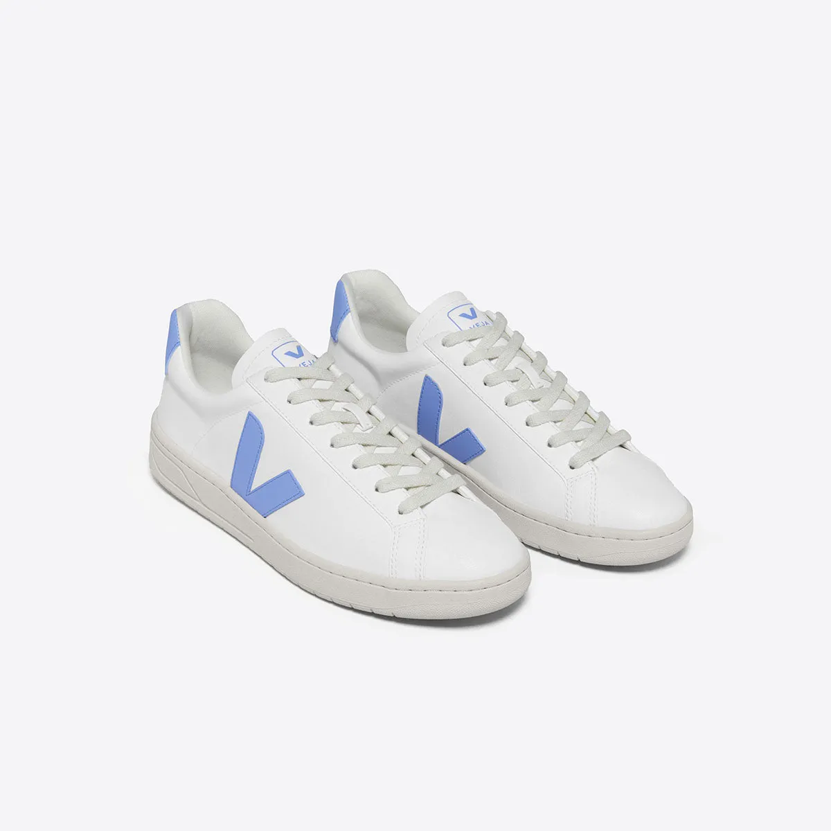 Veja - Urca CWL Trainers in White/Aqua
