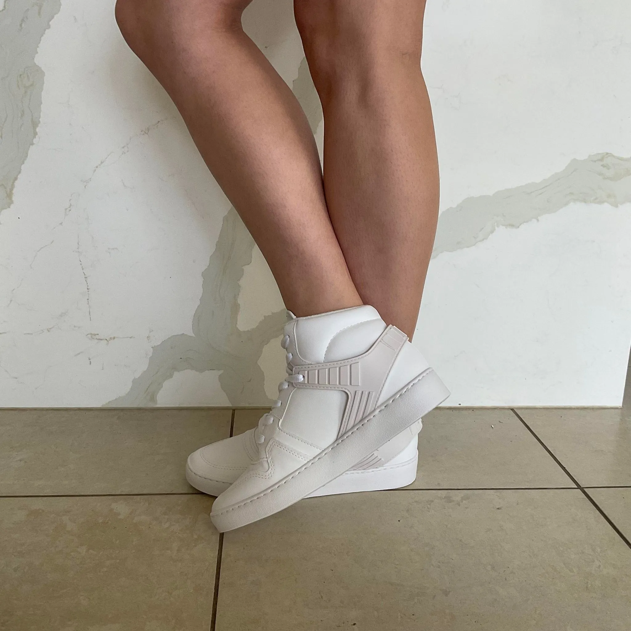 Vizzano 1214-1043 High Top Sneaker in White Napa