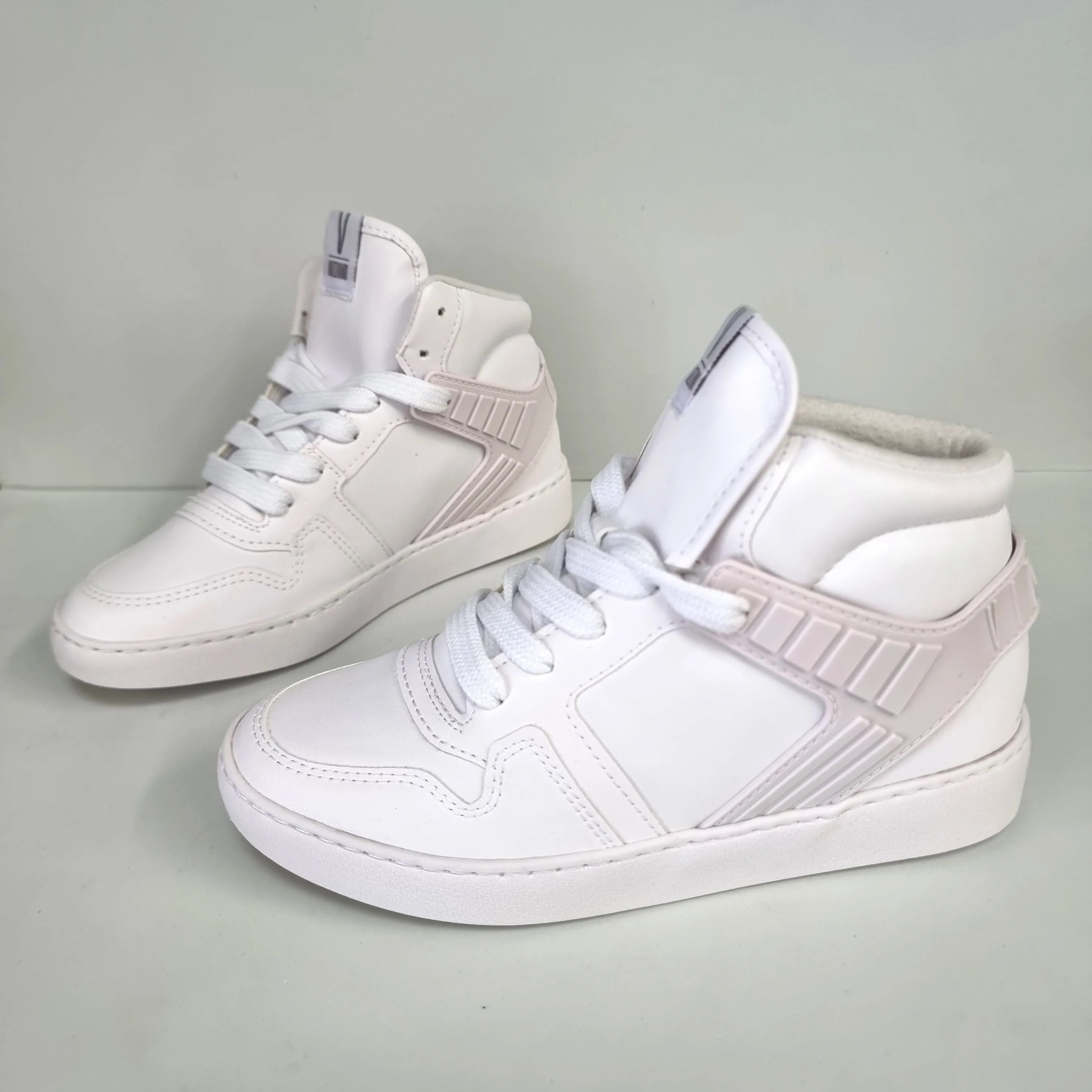 Vizzano 1214-1043 High Top Sneaker in White Napa
