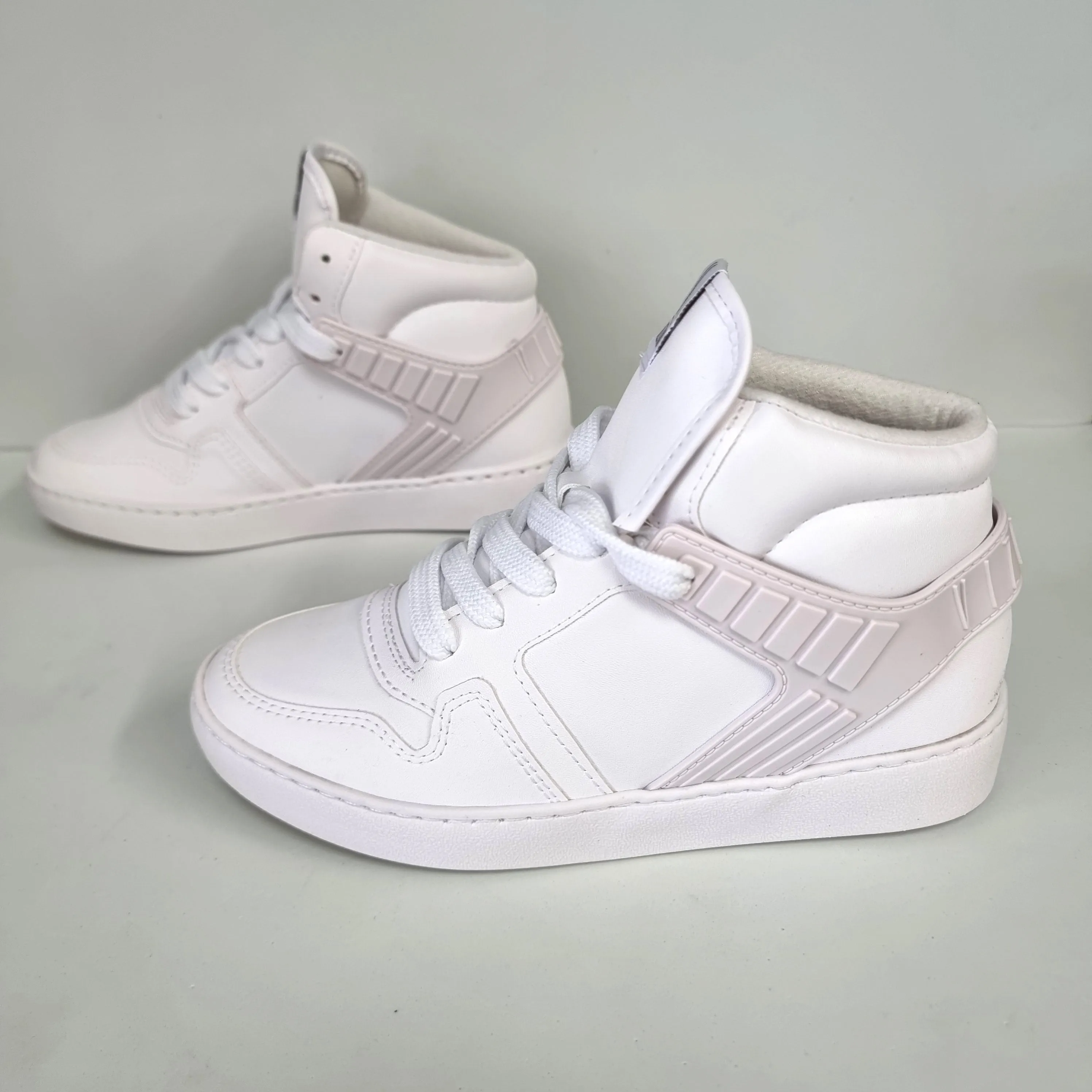 Vizzano 1214-1043 High Top Sneaker in White Napa