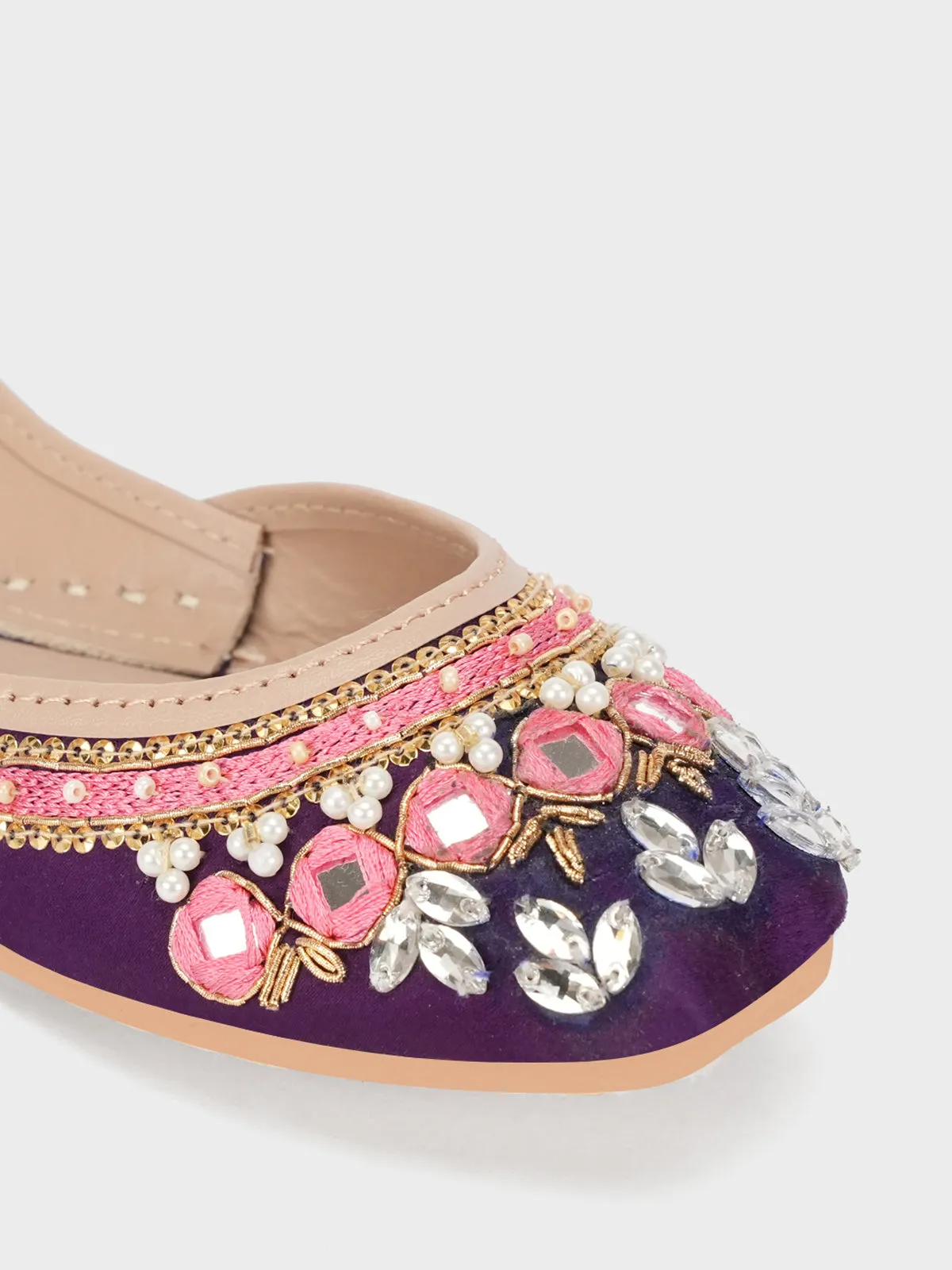 Women "LORELEI" Decorated Flat Khussa